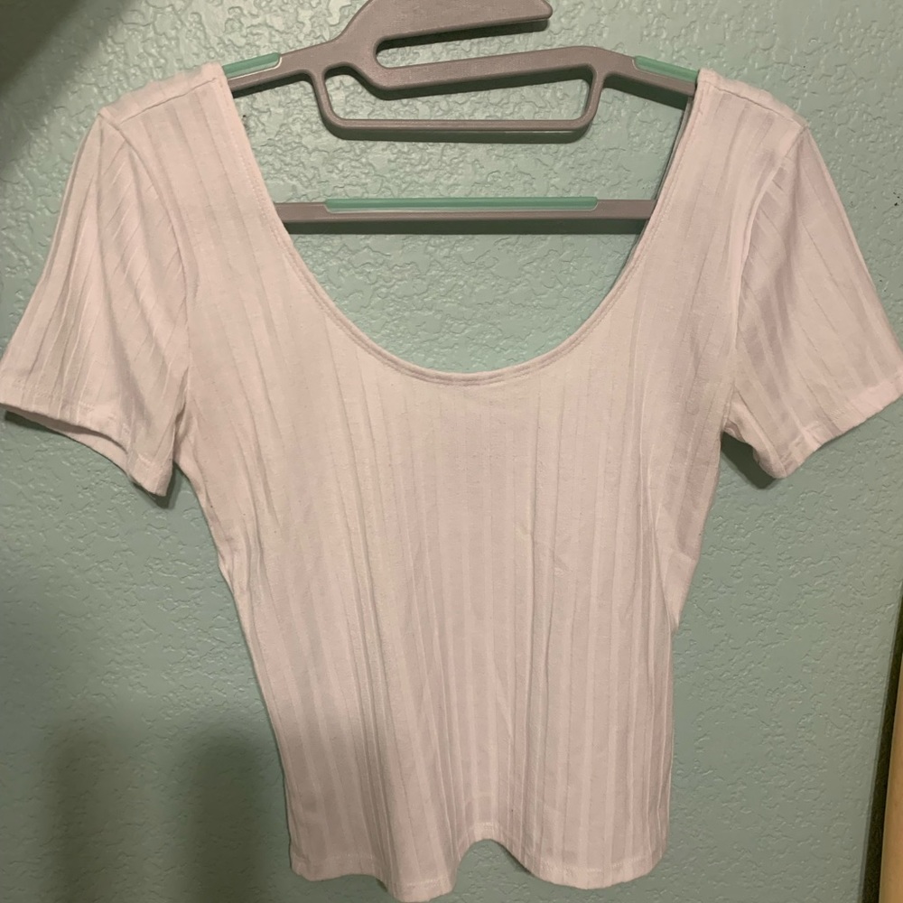 White cropped Hollister shirt